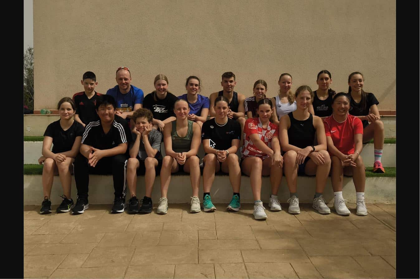 White Sharks Trainingslager Mallorca 2024 - Team beim Best Swim Center St. Jordi