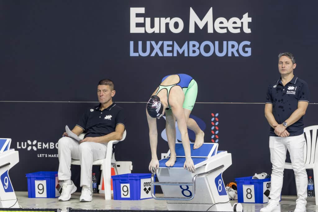 Startsprung Schwimmen – Schwimmer am Startblock beim Euro-Meet 2026 in Luxemburg