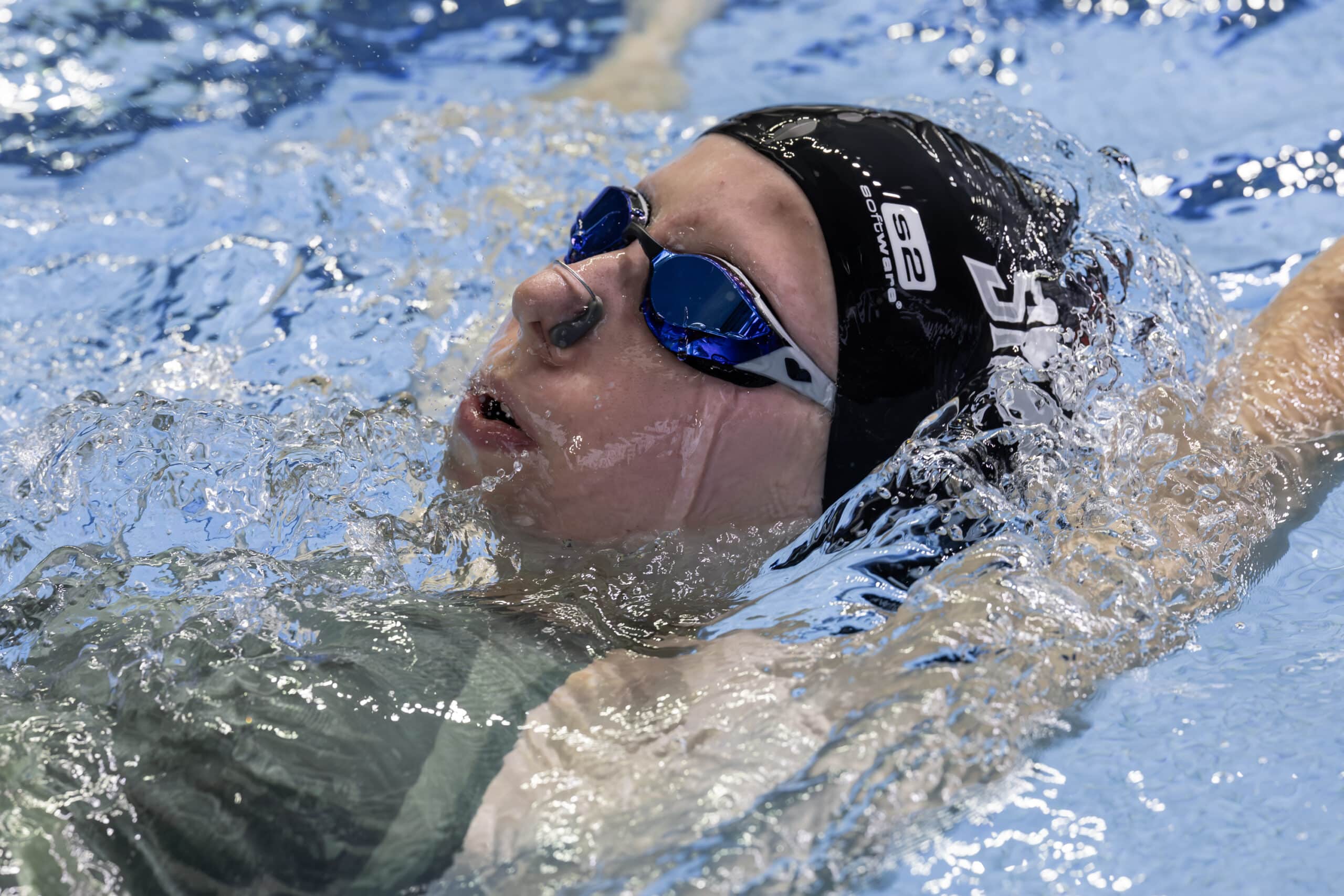 Fleur Valerius zeigt perfekte Rückenschwimmen Technik – White Sharks e.V.