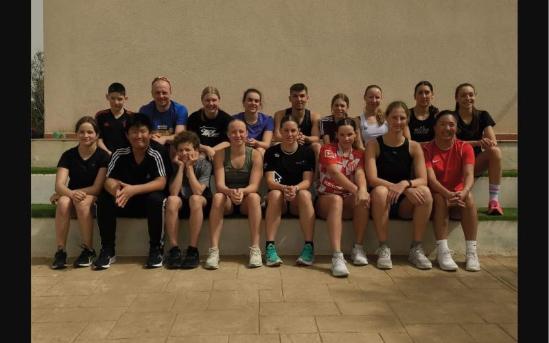 White Sharks Trainingslager Mallorca 2024 - Team beim Best Swim Center St. Jordi